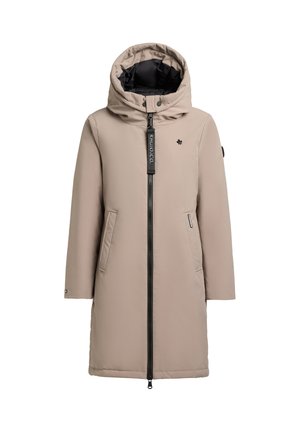 Bežový vodoodpudivý kabát s kapucňou, vybavený plným zipsom, dvoma bočnými vreckami a logom. Mäkká textúra a stredná dĺžka.