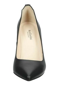 Scarpa nera in pelle con tacco alto, punta affusolata e scollatura bassa. La fodera interna è di colore crema con il logo del marchio ben visibile.