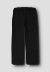 Pantalones anchos negros con una cintura elástica. Fabricados con una tela suave y de textura lisa. Diseño sencillo con piernas de corte recto.