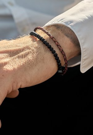 LUCLEON WILLIAM - Armband - red  black