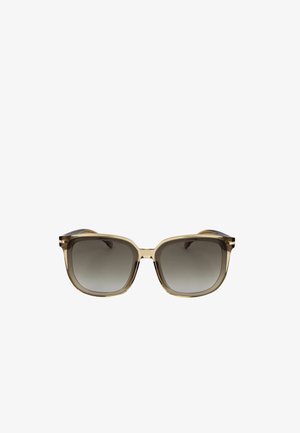 Occhiali da sole di forma quadrata con montature spesse beige traslucide e lenti a gradiente grigie, mostrati frontalmente su sfondo bianco.