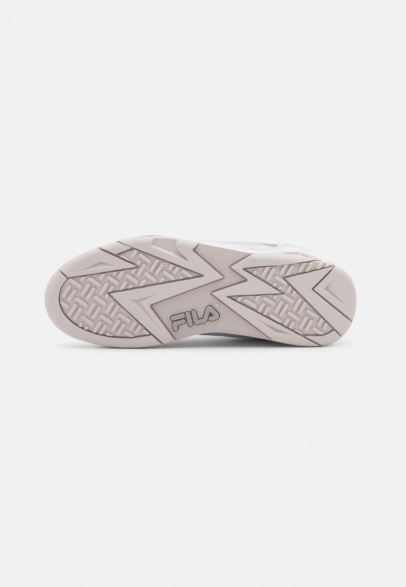 Suola di scarpa sportiva bianca con motivo a zigzag, realizzata in gomma. Presenta il logo "FILA" in grigio e dettagli testurizzati per una migliore aderenza.
