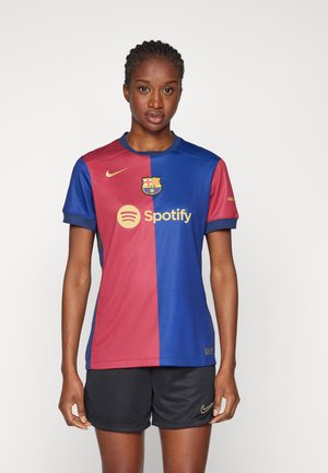 Maillot du FC Barcelone avec un design divisé bleu et rouge, arborant le logo Nike et la marque Spotify en or. Accompagné d'un short noir.