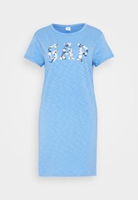 Robe t-shirt en coton bleu clair avec manches courtes, ornée du texte "GAP" à motif floral sur le devant. Design décontracté, longueur genou.