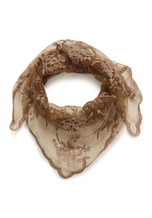 Eșarfă din dantelă maro transparentă cu broderie florală și margini ondulate, aranjată într-o buclă lejeră pe un fundal alb.