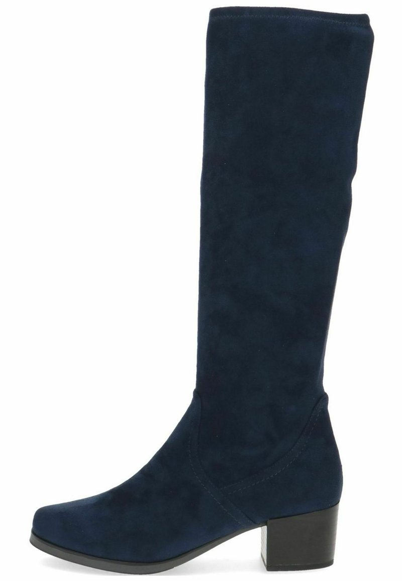 Stivali blu navy al ginocchio in suede con punta quadrata e tacco spesso. Texture liscia, cuciture minime e nessun accentuazione di hardware visibile.