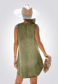 Cupshe Jeanskleid - olive