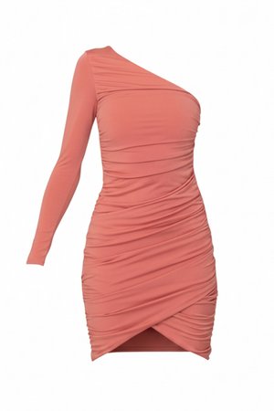 Κοραλί ροζ στενό φόρεμα με έναν ώμο, μακρύ μανίκι στην αριστερή πλευρά και ρυτιδωμένες λεπτομέρειες υφάσματος σε όλο το ύφασμα.