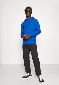 Lyle & Scott Mikina - bright blue