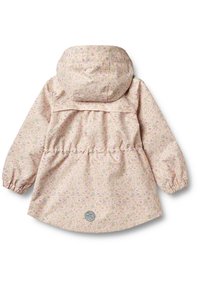 Veste à capuche en tissu léger avec un motif floral rose, taille froncée et poignets élastiques. Présente un logo circulaire sur l'ourlet.
