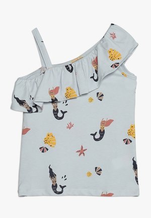 Lyseblå ens skulders top med flæsedetalje, dekoreret med havfruer, muslinger, koraller og søstjerner i bløde pastelfarver.
