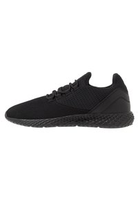 Pier One Sneakers - black