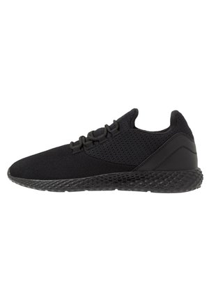 Trainers - black
