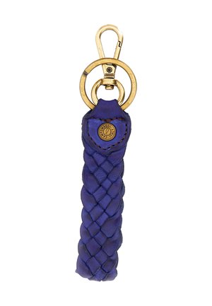 Portachiavi in pelle viola intrecciata con clip e anelli in metallo dorato, con un piccolo emblema rotondo in metallo inciso.