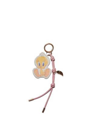 Brelok z Tweety Bird z różowym skórzanym paskiem, różowo-złotym pierścieniem i zawieszką w kształcie liścia, zaprojektowany do przyczepienia do torebek lub kluczy.