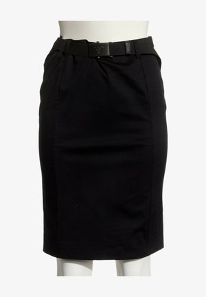Jupe crayon noire longueur genou avec une coupe slim, dotée d'une ceinture noire assortie avec une boucle rectangulaire.