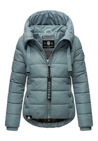 Svetlomodrá páperová bunda so zapínaním na zips, prešívaným dizajnom, veľkou kapucňou a nastaviteľnými šnúrkami. Obsahuje nášivky s logom a bočné vrecká.