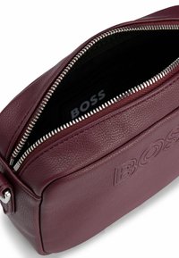 BOSS ADDISON CROSSBODY - Axelremsväska - dark red five