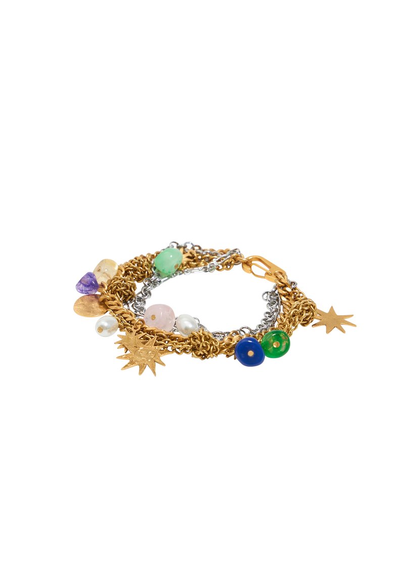 Bracciale in catena d'oro e argento con perline colorate assortite, tra cui viola, verde, blu e bianco, con charm a forma di stella come accentuazione.