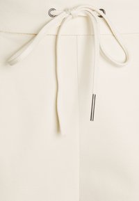 Vero Moda Tall Pantalones deportivos - off-white