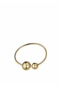 Armbandet i guldton har en öppen cirkulär design med två sfäriska accenter i olika storlekar. Slät yta, minimalistisk stil.