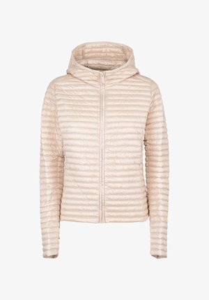 Giacca imbottita beige chiaro con trapuntatura orizzontale, maniche lunghe, cerniera frontale e cappuccio incorporato, mostrata su uno sfondo bianco.