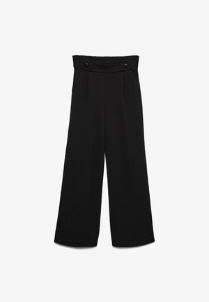 Pantaloni evazați negri cu talie înaltă, având două nasturi în față și o textură netedă. Croială dreaptă cu pliuri în față.