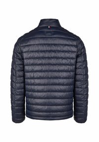 Marineblaue Steppjacke mit gepolstertem Design, hohem Kragen und kleinem Logodesign im Nackenbereich.