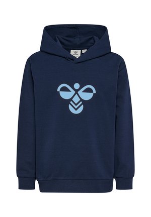 Granatowa bluza z kapturem z jasnoniebieskim abstrakcyjnym logo pszczoły na piersi, długimi rękawami i przednim kapturem. Brak widocznych kieszeni lub zamków.