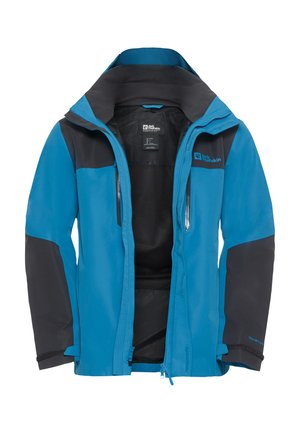 Giacca impermeabile blu e nera con zip frontale, polsini regolabili e cappuccio. Presenta una fodera in rete e due tasche con zip.