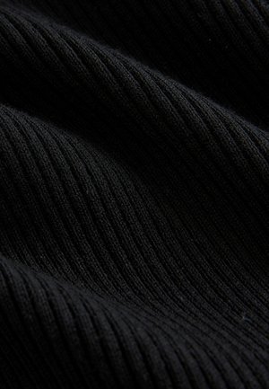 Černá žebrovaná pletenina s texturovaným povrchem, zobrazující měkké, různorodé svislé linie a hladkou, mírně pružnou kvalitu.