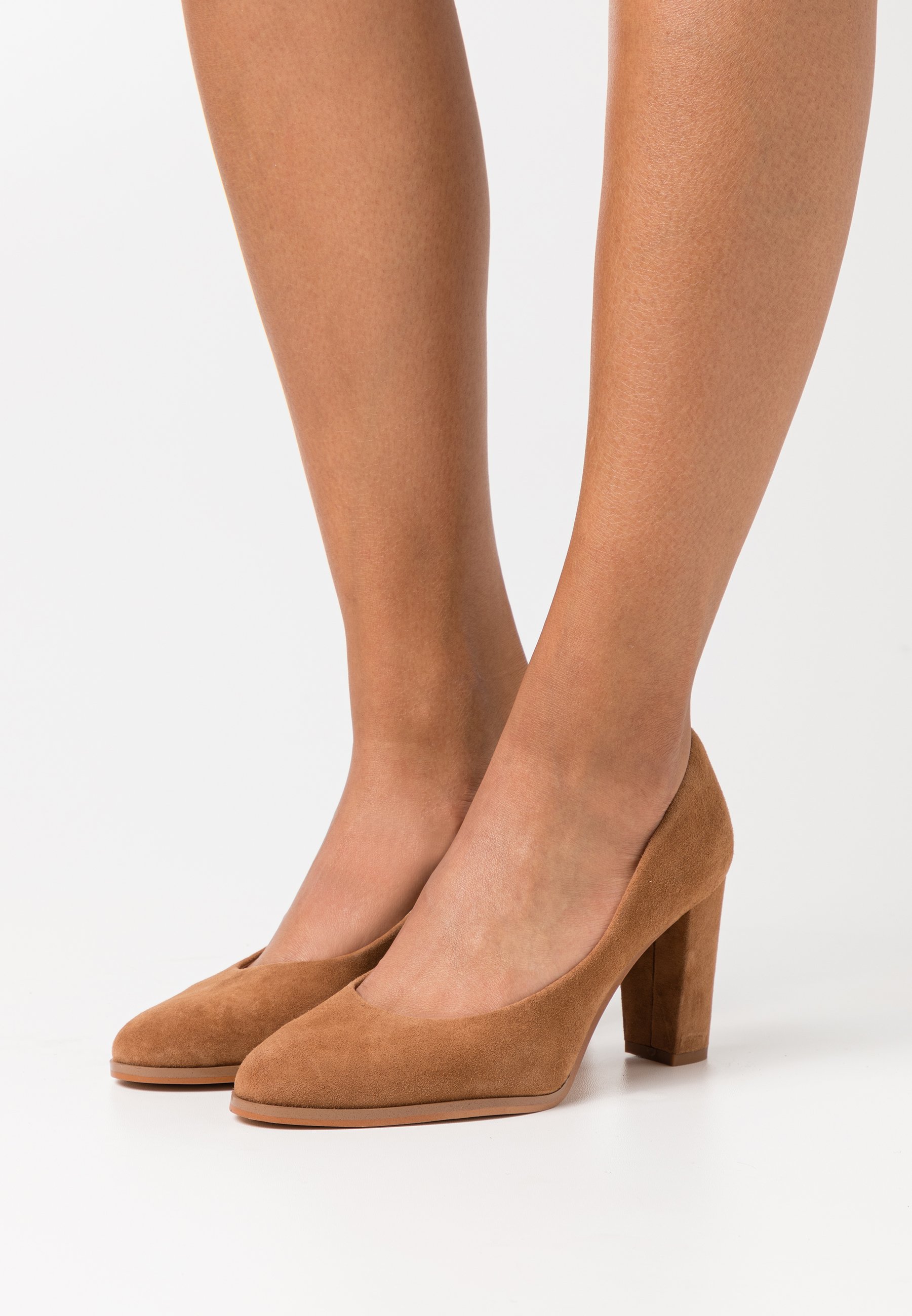 bottega veneta leather mules