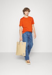 HUGO DERO - T-shirt básica - dark orange