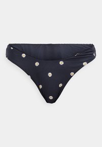Culotte neri con stampa di margherite bianche e gialle e bordo ondulato lungo la vita, posati su uno sfondo bianco.