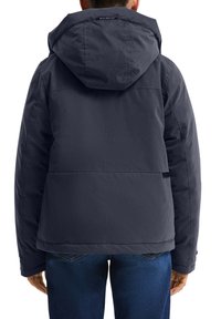 Marine blauwe pufferjack met een capuchon, met een boxy ontwerp, een gladde textuur en gestikte details op de rug en mouwen.