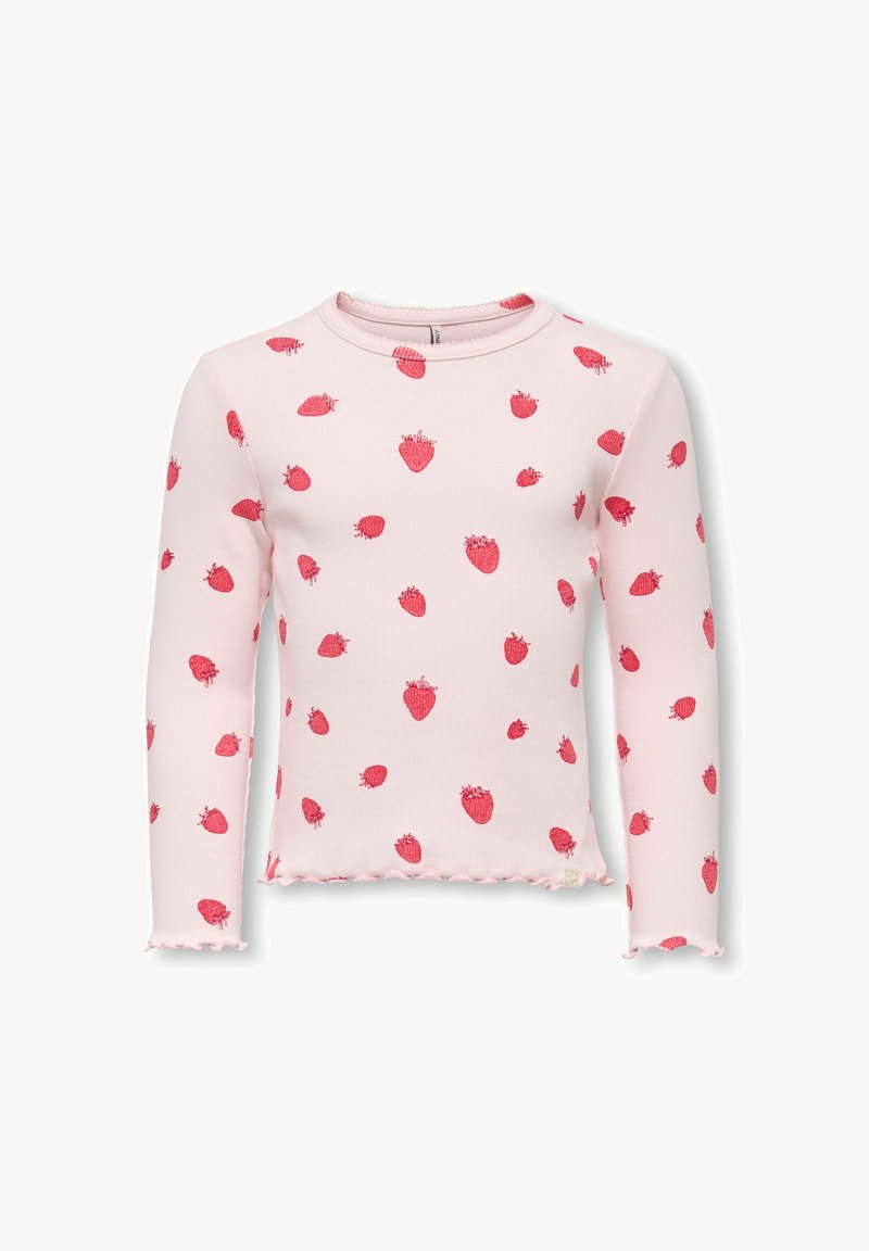 Tricou cu mânecă lungă din material ribbed roz, cu imprimeuri de căpșuni roșii dispersate, și marginile ondulate la tiv și la mâneci.