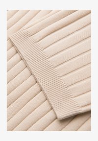 Niewybrane, beige