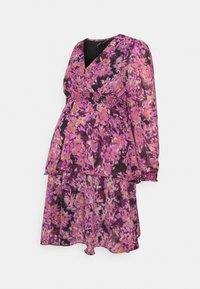 Vestido de maternidade floral em roxo e rosa com mangas longas, decote em V e design em camadas. Tecido transparente com uma textura leve e fluida.