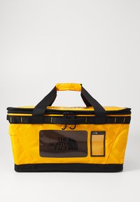 Unselected, summit gold/black