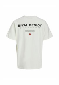 Witte katoenen t-shirt met korte mouwen en ronde hals. De achterkant heeft de tekst "ROYAL DENIM DIVISION" in zwart en rood, met een rode cirkelaccent.