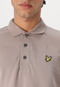 Lyle & Scott Pólóing - heritage taupe