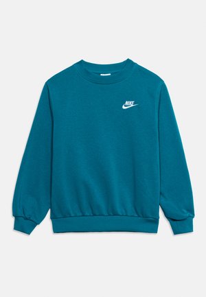 Sweat-shirt Nike manches longues couleur sarcelle avec poignets et ourlet côtelés, col rond et petit logo Nike blanc sur la poitrine gauche.