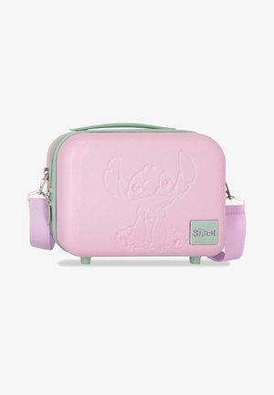 Bolso pequeño de carcasa dura rosa con asa superior verde menta, correa de hombro morada, personaje Stitch en relieve y placa con el logo de Disney Stitch.