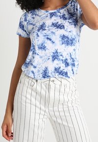 Hollister Co. Triko s potiskem - red