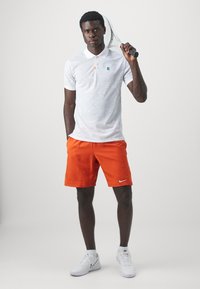 Nike Performance COURT VICTORY - Sportske kratke hlače - rust factor/white