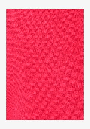 Gros plan sur un tissu tricoté rouge vif montrant une texture détaillée et un motif fin de tricot.