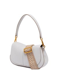 Borsa a tracolla in pelle bianca con forma arrotondata, tracolla intrecciata beige e dettagli in hardware dorato. Superficie texturizzata con cuciture decorative.