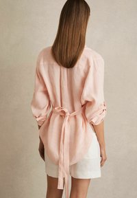 Reiss REGULAR FIT - LEORA TIE-BACK - Cămașă - pale pink