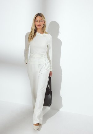 NA-KD SOFT LINE TWISTED  - Ilgarankovis viršutinės dalies drabužis - white