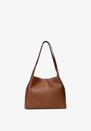 Brązowa skórzana torebka o miękkim, wiotkim kształcie, zaokrąglonym wierzchu i dwóch długich paskach. Charakterystyczne przeszycia w kontrastowym kolorze wzdłuż krawędzi.